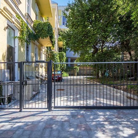 Self Check-In Apartments Near Landscape Alley Kiev Exteriör bild