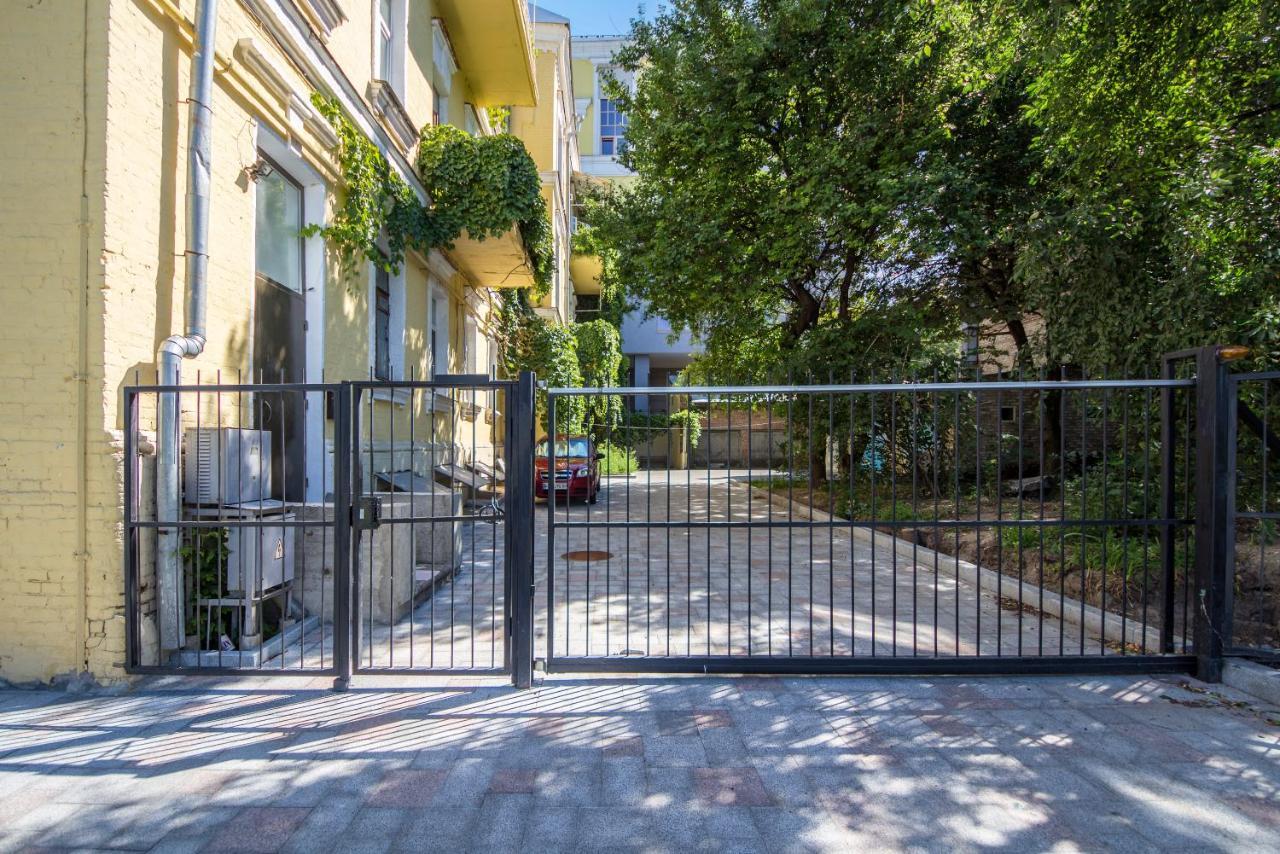 Self Check-In Apartments Near Landscape Alley Kiev Exteriör bild